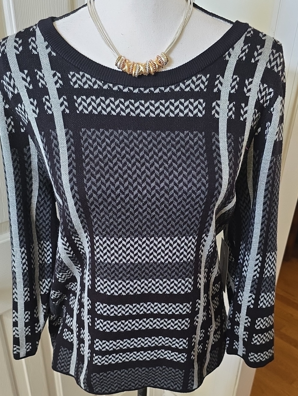 Liz Claiborne Brand Women's Black & Gray Geometric Crewneck Sweater Size Large